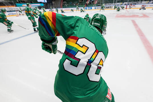 Rögles Axel Smeds tröja med pride