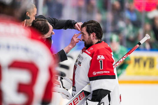 Örebros Jhonas Enroth år läkarvård