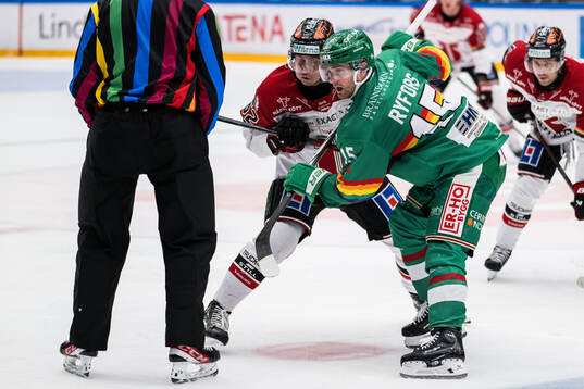 Örebros Robert Leino och Rögles Simon Ryfors