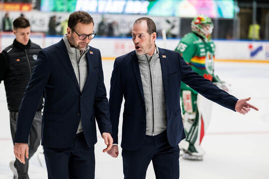 Rögles tränare Roger Hansson och assisterande tränare