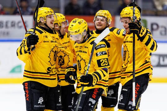 Skellefteås Dylan Sikura jublar