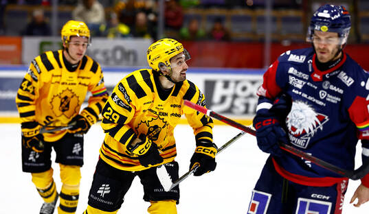 uSkellefteås Dylan Sikura jublar