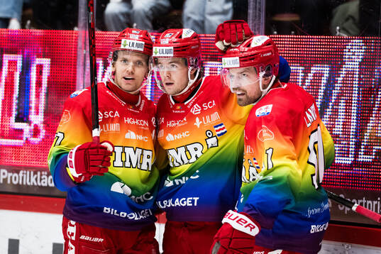 Timrås Filip Hållander jublar
