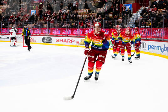 Timrås Filip Hållander jublar