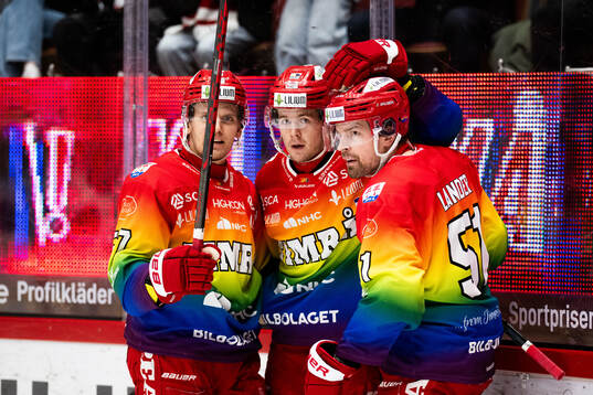 Timrås Filip Hållander jublar