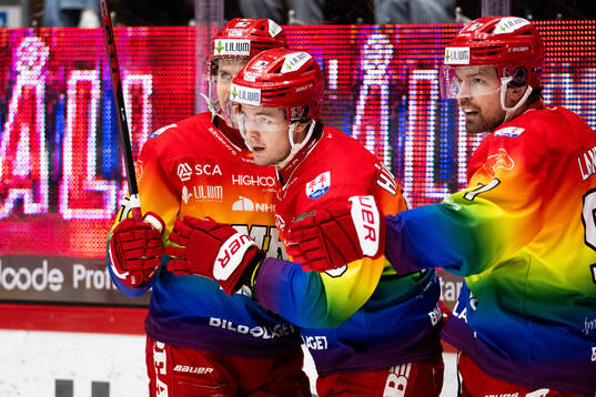 Timrås Filip Hållander jublar
