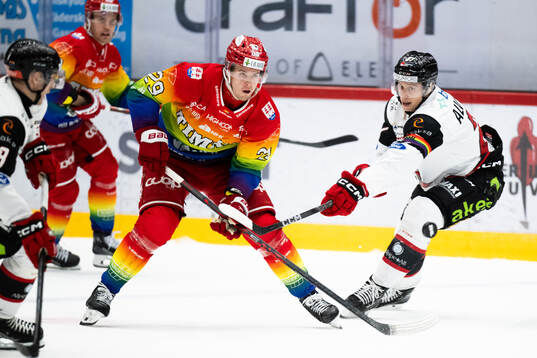 Timrås Filip Hållander och Malmö Redhawks Robin Alvarez