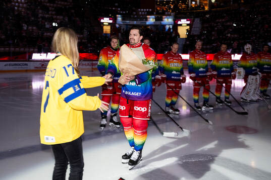Timrås damlags Maja Åkerlund hyllas av Anton Lander för