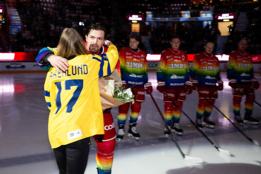 Timrås damlags Maja Åkerlund hyllas av Anton Lander för