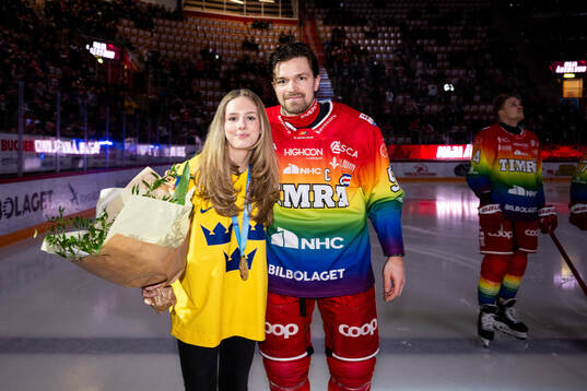 Timrås damlags Maja Åkerlund hyllas av Anton Lander för