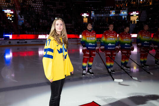 Timrås damlags Maja Åkerlund hyllas för sitt guld