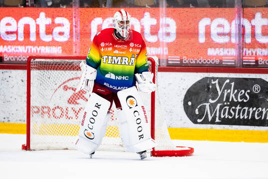 Timrås målvakt Jacob Johansson jublar