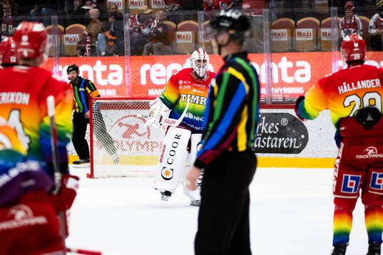 Timrås målvakt Jacob Johansson jublar