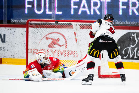 Timrås målvakt Jacob Johansson och Malmö Redhawks Johan