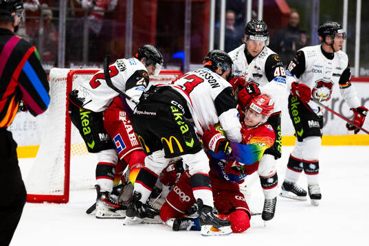 Timrås Filip Hållander och Malmö Redhawks Matias Lassen