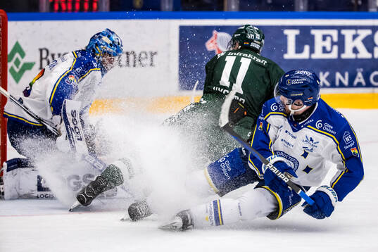 Leksands målvakt Filip Larsson och Färjestads Joakim