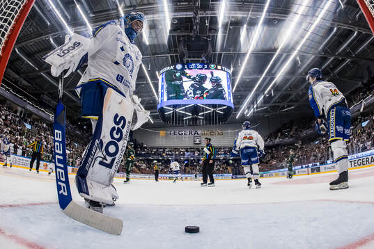Leksands målvakt Filip Larsson deppar