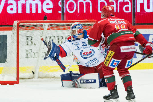 Oskarshamns målvakt Marek Langhamer släpper in 2-0