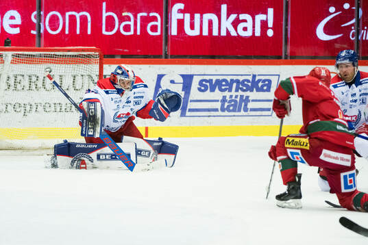Oskarshamns målvakt Marek Langhamer släpper in 2-0