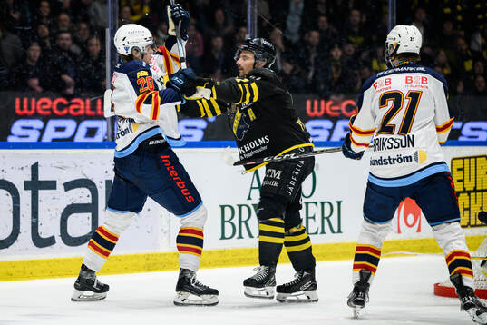 Djurgårdens John Dahlström och AIKs Gerry Fitzgerald