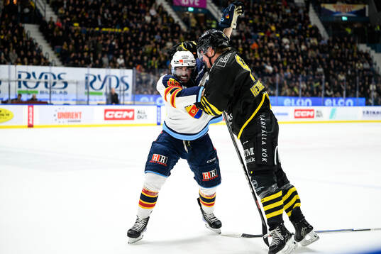 Djurgårdens Kevin Karlsson och AIKs Tom Hedberg