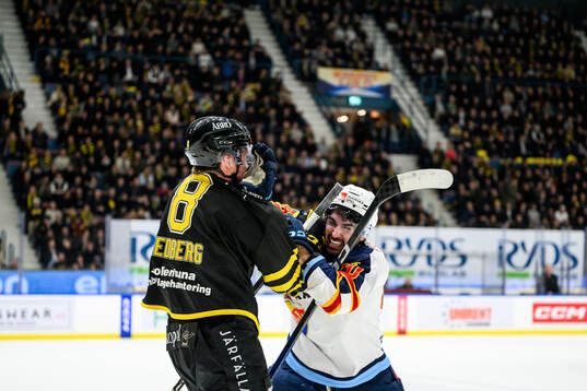 AIKs Tom Hedberg och Djurgårdens Kevin Karlsson