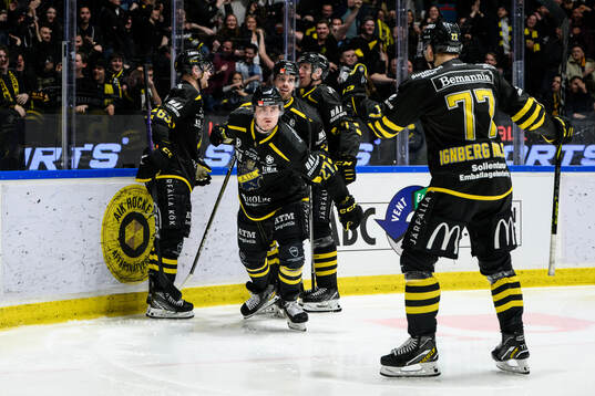 AIKs Christoffer Björk jublar