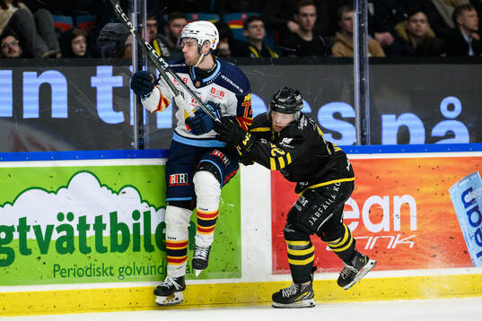 Djurgårdens Anton Gradin och AIKs Zion Nybeck