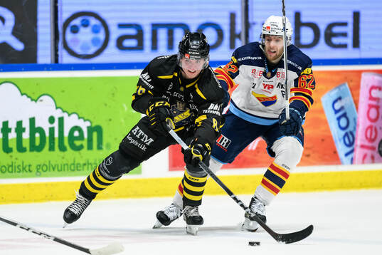 AIKs Tom Hedberg och Djurgårdens Wiktor Nilsson