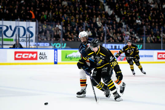 Djurgårdens Linus Eriksson och AIKs Oskar Magnusson