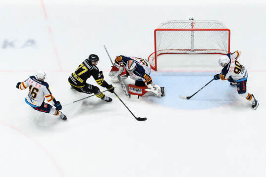 AIKs William Ignberg Nilsson gör 3-0 på målvakt Carl