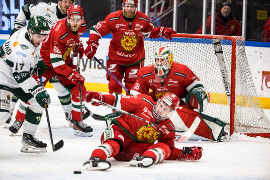 Moras Roope Laavainen och Moras målvakt Waltteri Ignatjew