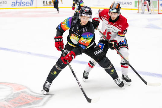 Malmö Redhawks Robin Alvarez och Örebros Mathias Bromé