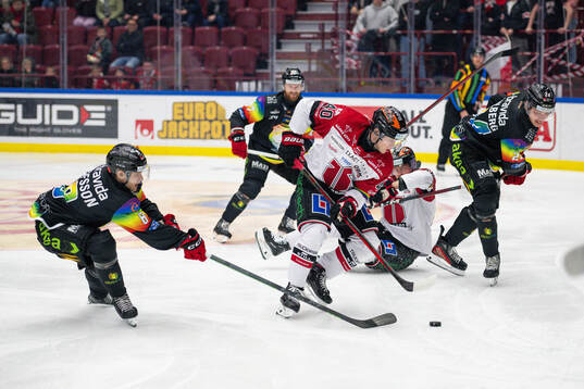 Malmö Redhawks Johan Olofsson och Örebros Elias Ekström