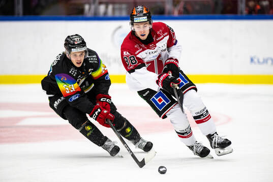 Malmö Redhawks Albert Sjöberg och Örebros Jonathan