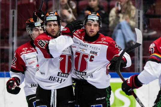 Örebros Glenn Gustafsson jublar
