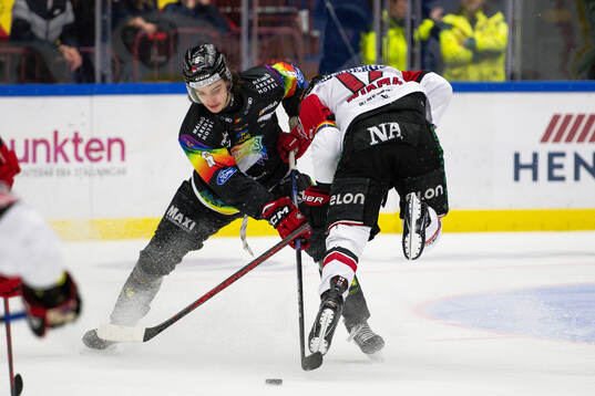 Malmö Redhawks Dominik Badinka och Örebros William Wikman