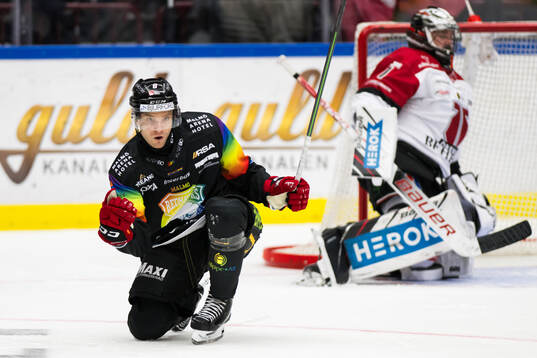 Malmö Redhawks Johan Olofsson jublar