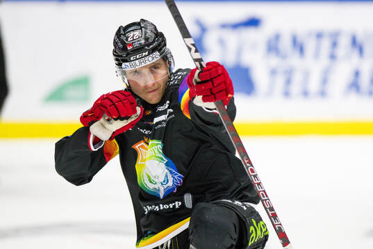 Malmö Redhawks Janne Kuokkanen jublar
