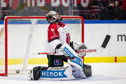 Örebros målvakt Jhonas Enroth deppar
