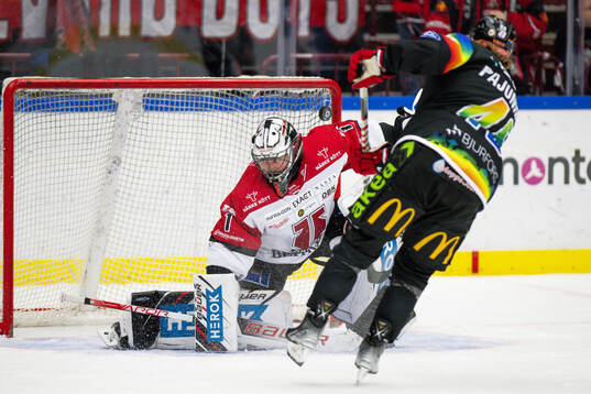 Malmö Redhawks Lauri Pajuniemi 0ch Örebros målvakt