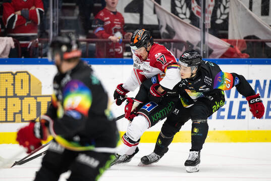 Malmö Redhawks Robin Alvarez och Örebros William Wikman
