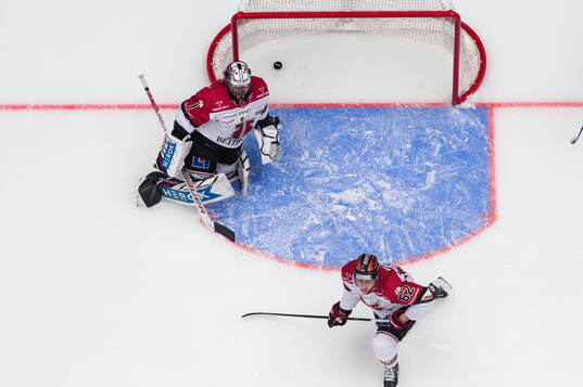 Örebros målvakt Jhonas Enroth deppar
