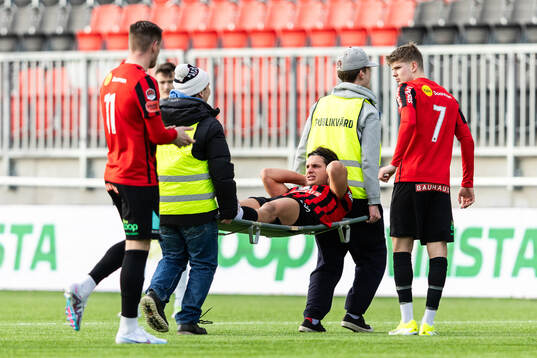 Brommapojkarnas Kevin Ackermann med skada