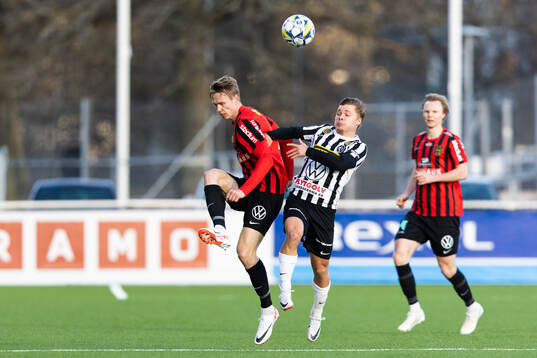 Brommapojkarnas Torbjörn Lysaker Heggem och Landskronas