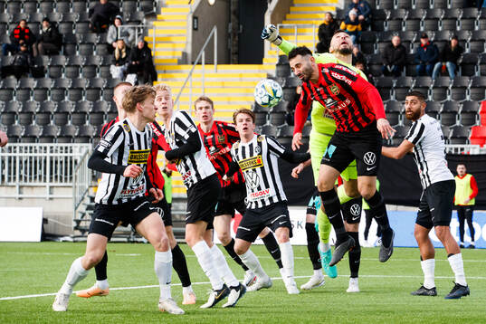 Landskronas målvakt Amr Kaddoura och Brommapojkarnas