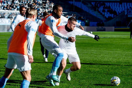 Malmö FFs Derek Cornelius och Gabriel Busanello