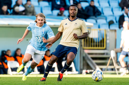 Östers IFs Manasse Kusu och Malmö FFs Sebastian Nanasi