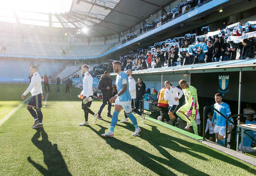 Malmö FFs Pontus Jansson kommer in på Eleda stadion
