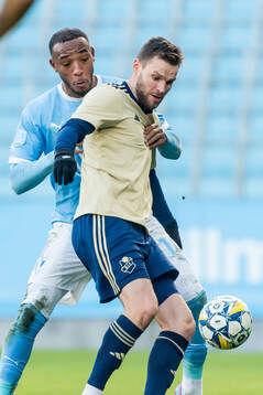 Östers IFs Niklas Söderberg och Malmö FFs Derek Cornelius